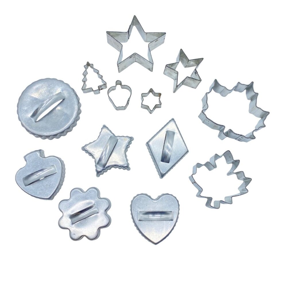 Vtg Mixed Lot Metal Cookie Cutters Maple Leaf Stars Heart Diamond Flower Apple